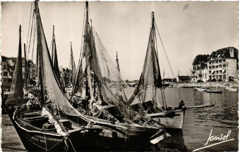 Carte postale ancienne La Cote d'Amour - Le Pouliguen (L.-Inf.) - Le Port au Pouliguen