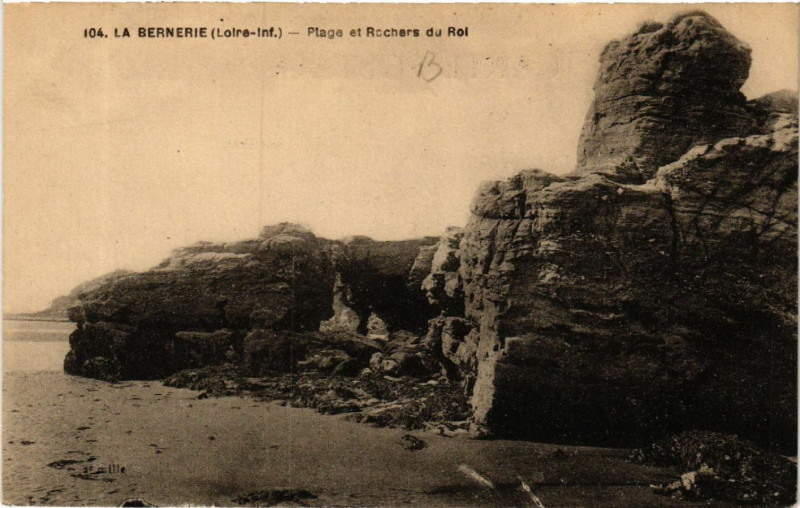 Carte postale ancienne La Bernerie(Loire-Inf.) - Plage et Rochers du Roi