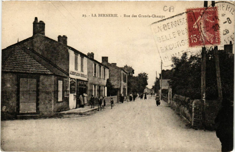 Carte postale ancienne La Bernerie - Rue des Grands-Champs