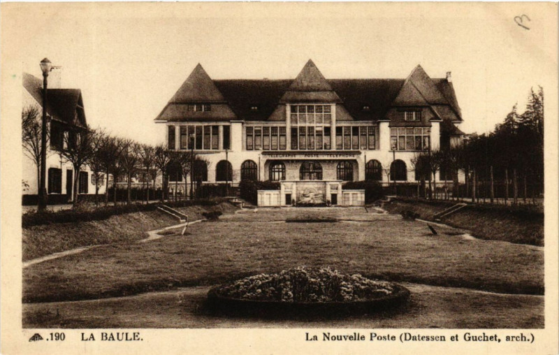 Carte postale ancienne La Baule - La Nouvelle Poste (Datessen et Guchet, arch.)