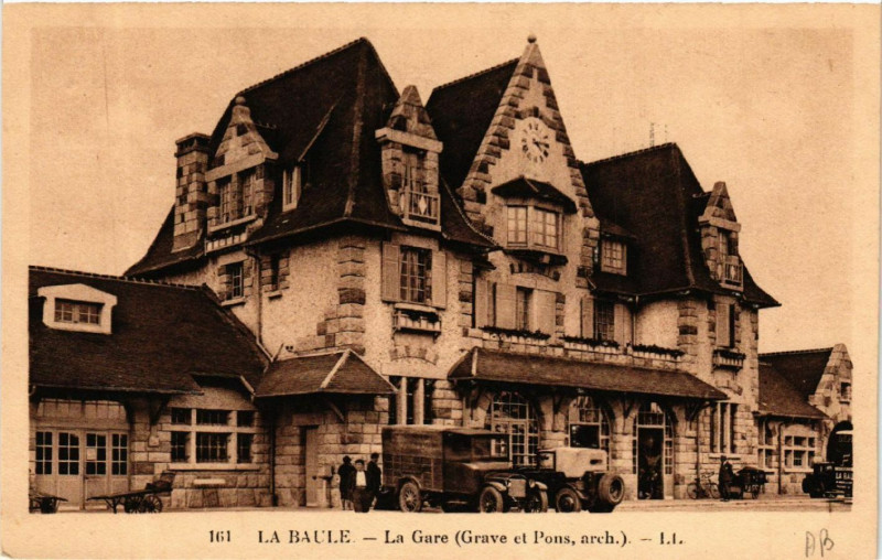 Carte postale ancienne La Baule - La Gare (Grave et Pons,arch.)