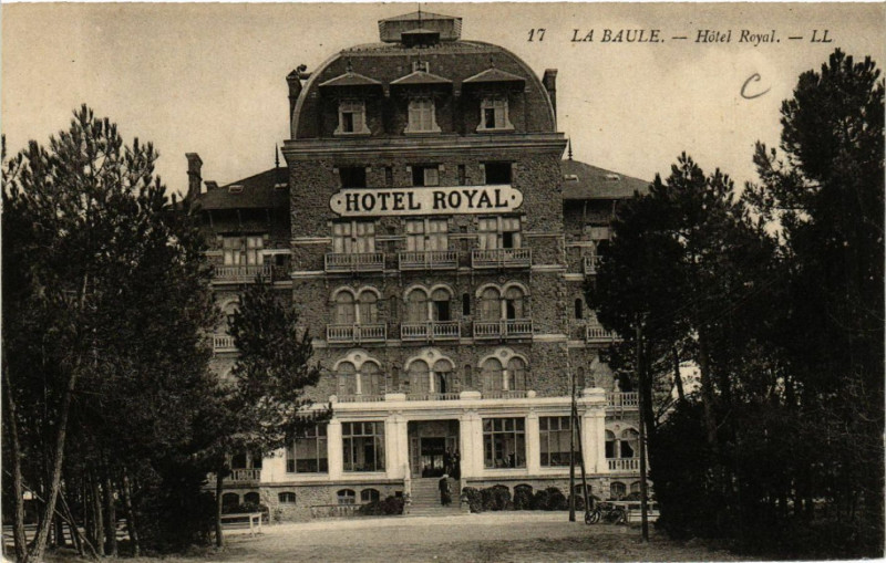 Carte postale ancienne La Baule - Hotel Royal