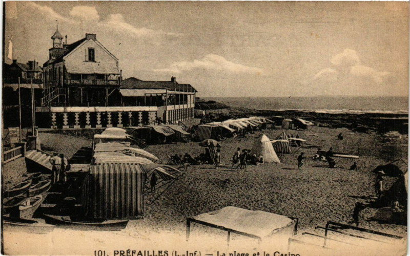 Carte postale ancienne Prefailles (L.-Inf.) - La plage et le Casino à Préfailles