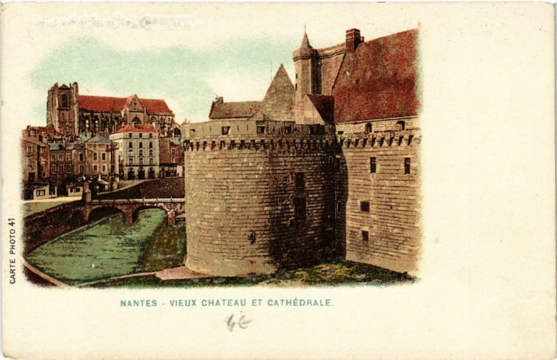 Carte postale ancienne Nantes - Vieux Chateau et Cathedrale à Nantes