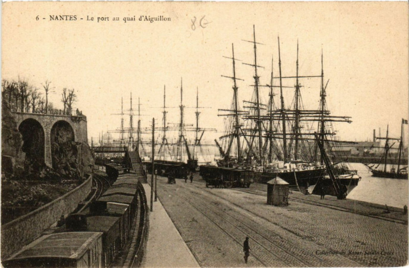 Carte postale ancienne Nantes - Le port au quai d'Aiguillou à Nantes