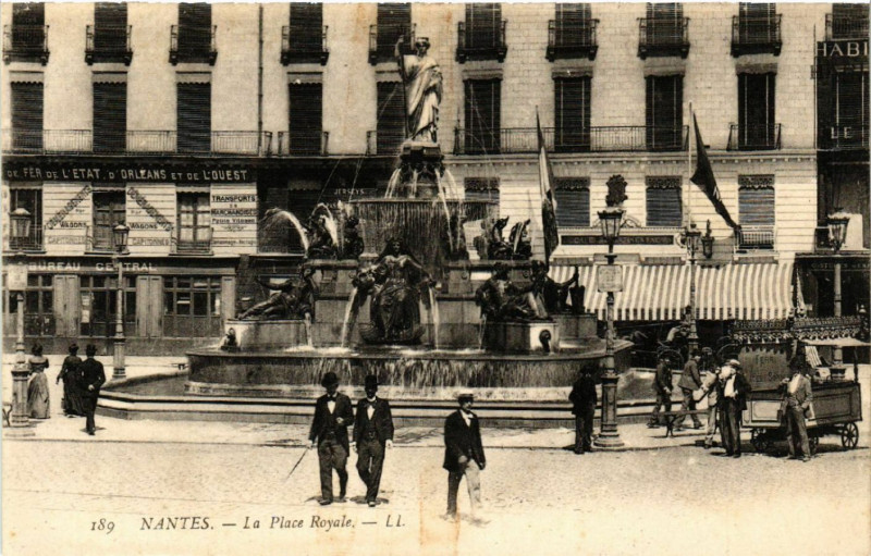 Carte postale ancienne Nantes - La Place Royale à Nantes