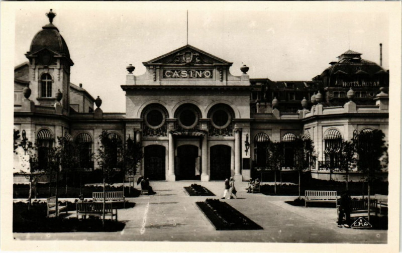 Carte postale ancienne La Baule - Le Casino