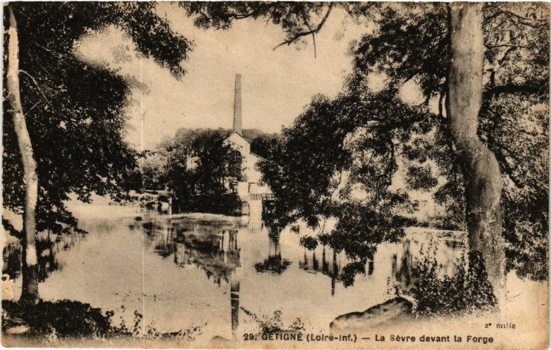 Carte postale ancienne Getigne (Loire-Inf.) - La Sevre devant la Forge à Gétigné