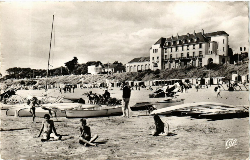 Carte postale ancienne Cote de Jade - Saint-Brevin - La Plage et le Casino