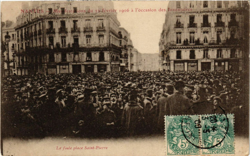 Carte postale ancienne Nantes Manifestations du (1906) a l'occasion des Inventaires à Nantes