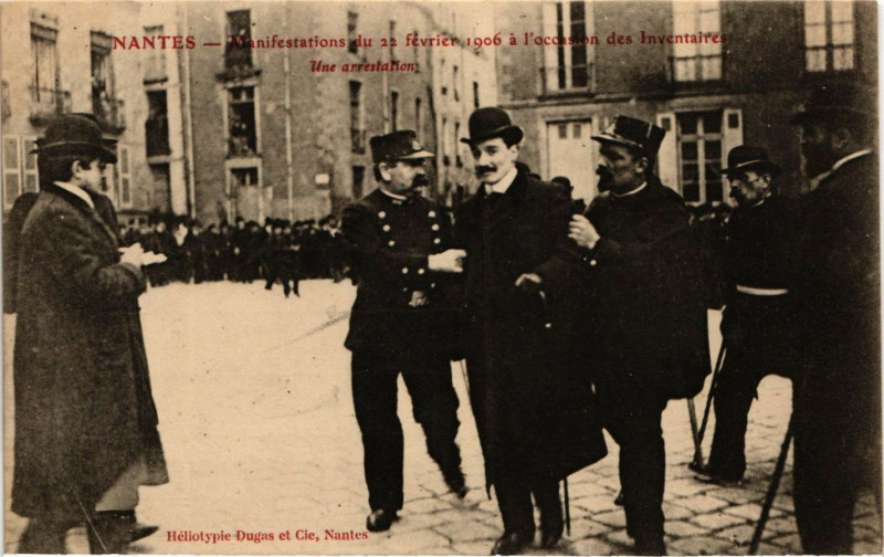 Carte postale ancienne Nantes Manifestations du 22 fevr.1906 a l'occusion des Inventaire à Nantes