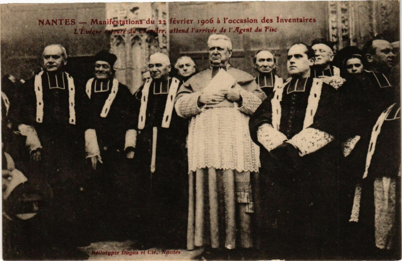 Carte postale ancienne Nantes Manifestations du 22 fev. 1906 a l'occasion des Inventaires à Nantes