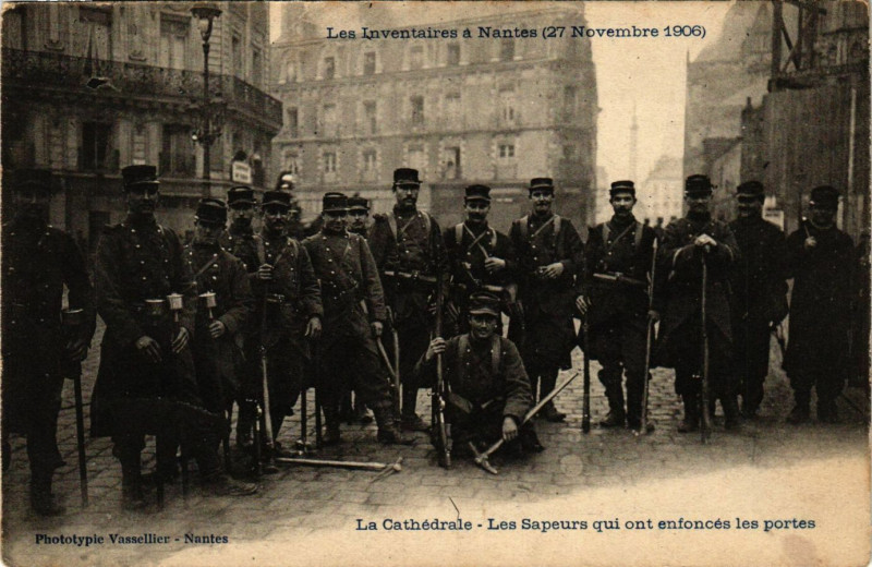 Carte postale ancienne Les Inventaires a Nantes (27 Nov. 1906) La Cathédrale Les Sapeurs à Nantes