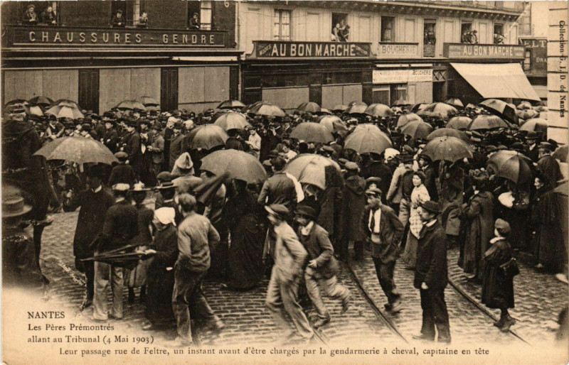 Carte postale ancienne Nantes - Les Peres Premontres allant au Tribunal (4 Mai 1903) à Nantes