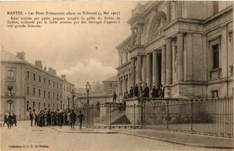 Carte postale ancienne Nantes - Les Peres Premontres allant au Tribunal (4 Mai 1903) à Nantes
