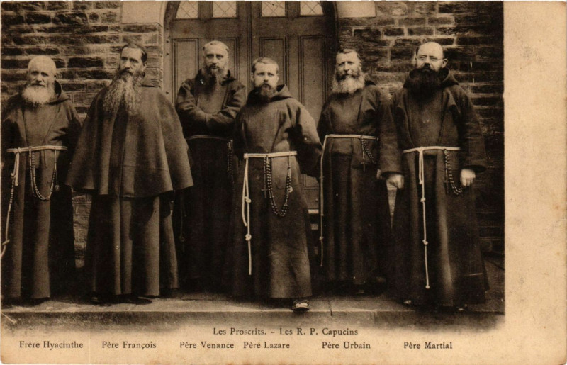 Carte postale ancienne Les Proscrits - Les R. P. Capucins