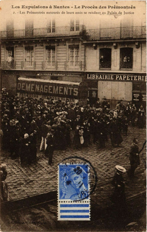 Carte postale ancienne Les Expulsions a Nantes - Le Proces des Premontres à Nantes