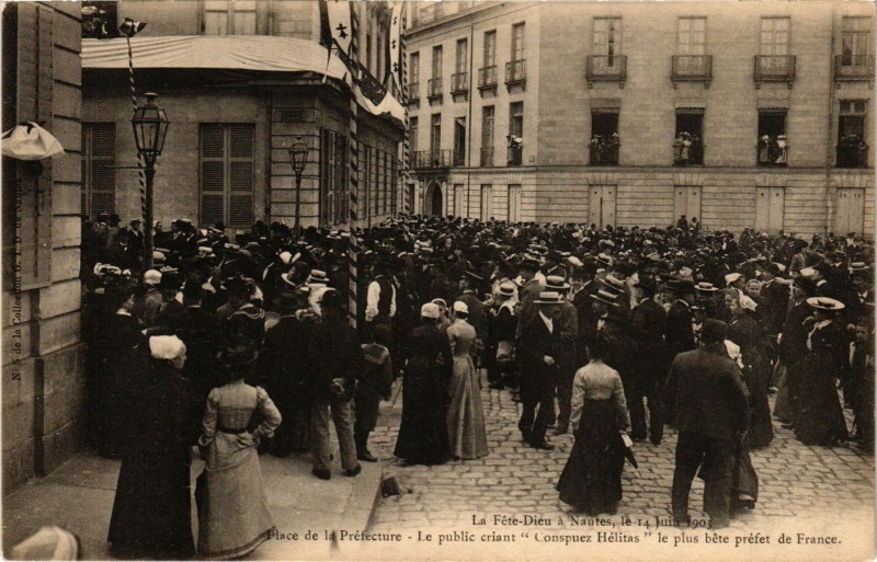 Carte postale ancienne La Fete-Dieu a Nantes le 14 Juin 1903-Place de la Prefecture à Nantes