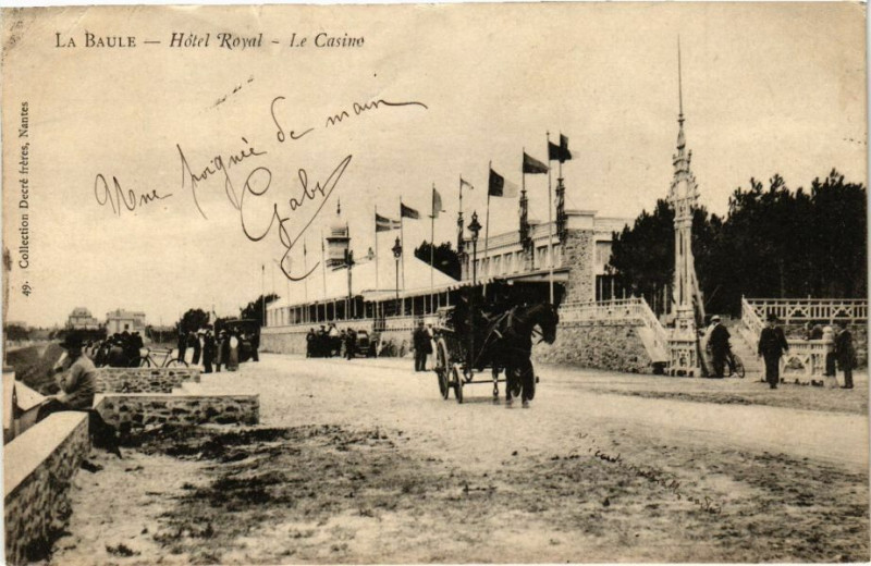 Carte postale ancienne La Baule - Hotel Royal - Le Casino