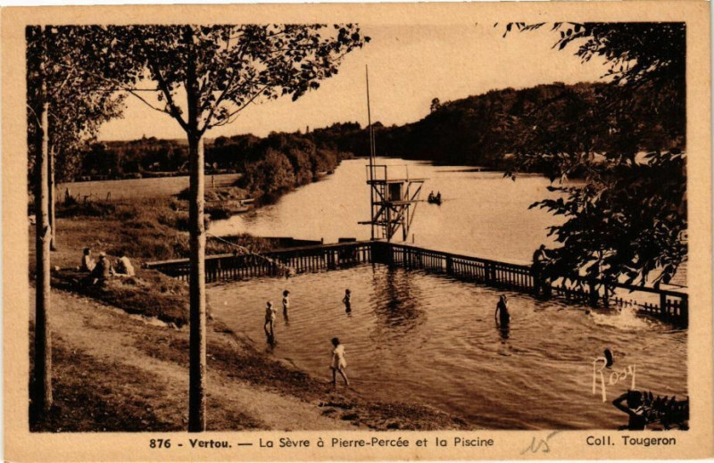 Carte postale ancienne Vertou - La Sevre a Pierre-Percée et la Piscine à Vertou