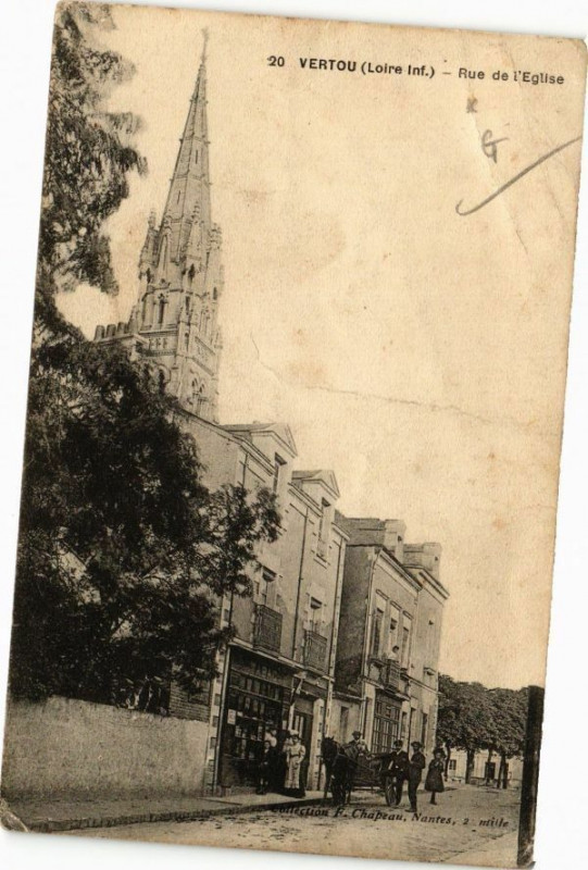 Carte postale ancienne Vertou - Rue de l'Eglise à Vertou
