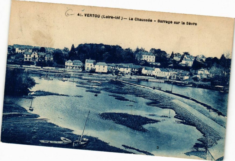 Carte postale ancienne Vertou - La Chaussée - Barrage sur la Sevre à Vertou