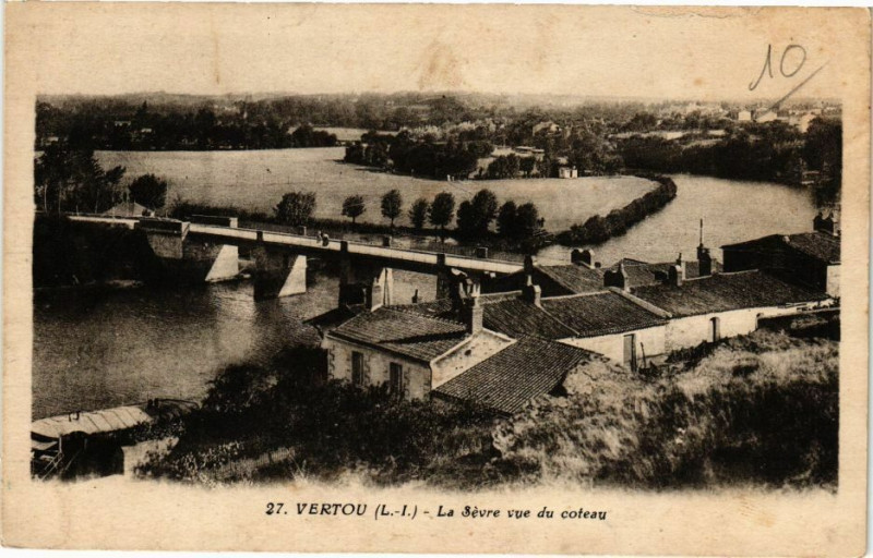 Carte postale ancienne Vertou - La Sevre vu du coteau à Vertou