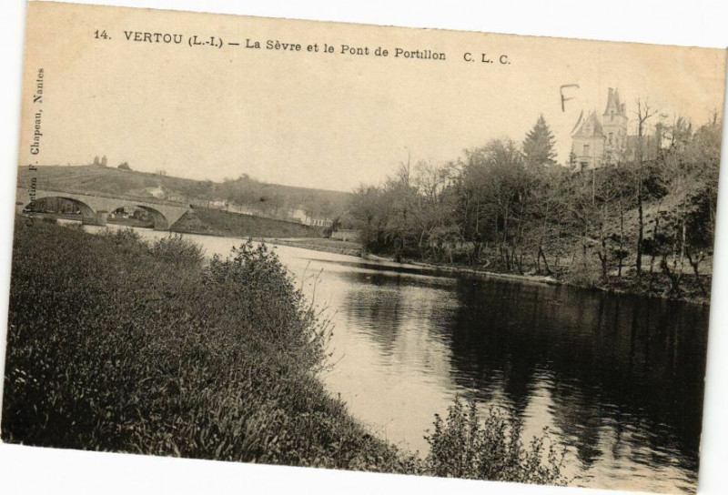 Carte postale ancienne Vertou - La Sevre et le Pont de Portillon à Vertou