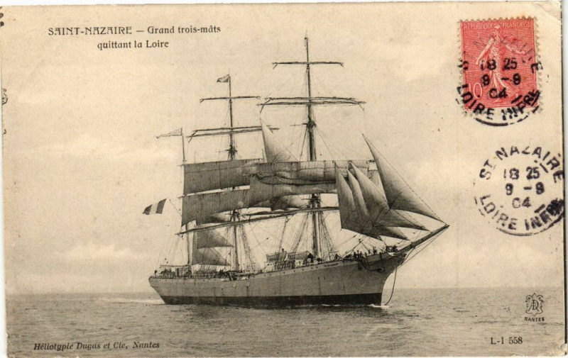 Carte postale ancienne Saint-Nazaire - Grand trois-mats quittant la Loire à Saint-Nazaire