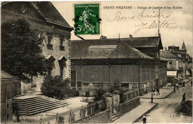 Carte postale ancienne Saint-Nazaire - Palais de Justice et les Halles à Saint-Nazaire