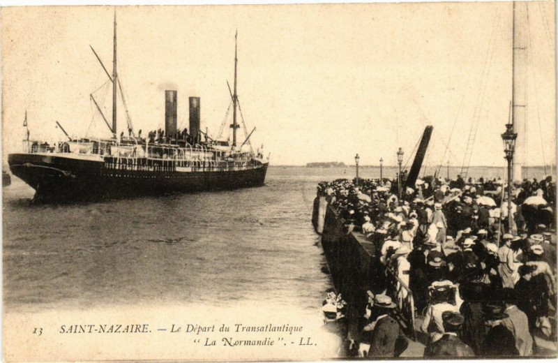 Carte postale ancienne Saint-Nazaire - Le Départ du Transatlantique La Normandie à Saint-Nazaire