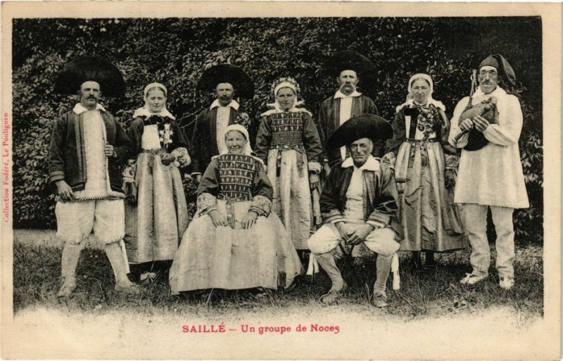 Carte postale ancienne Saille - Un groupe de Noces