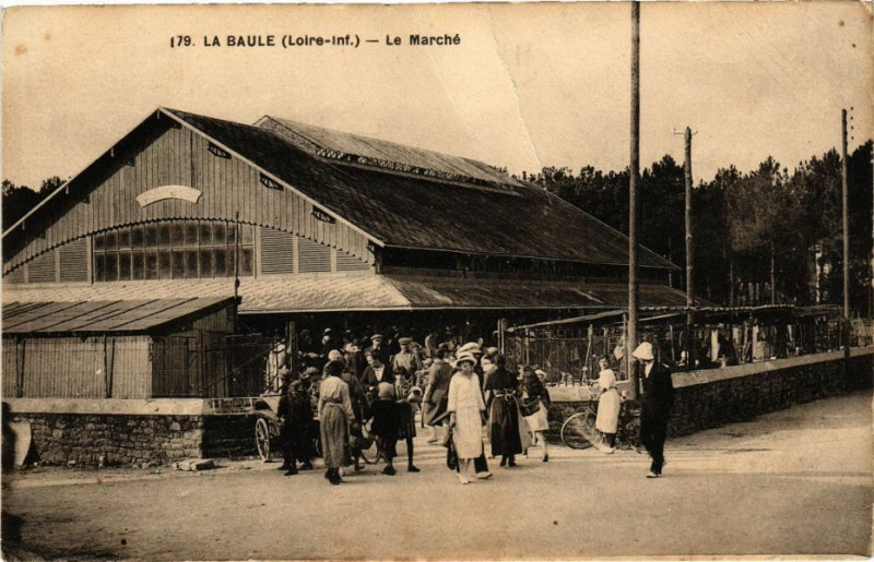 Carte postale ancienne La Baule - Le Marché