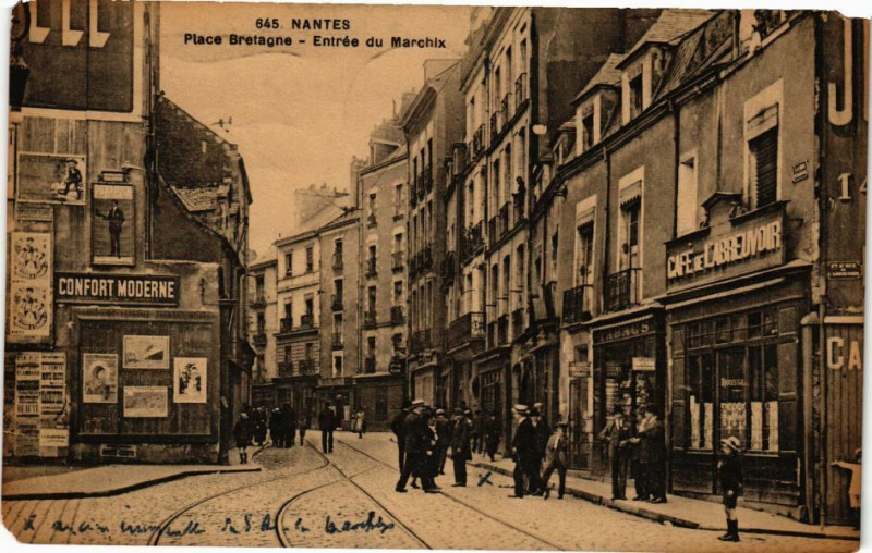 Carte postale ancienne Nantes - Place Bretagne - Entrée du Marchix à Nantes
