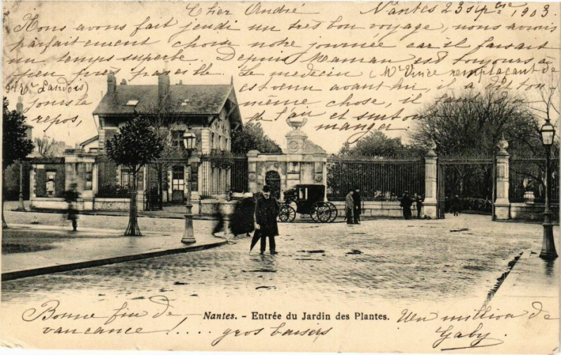Carte postale ancienne Nantes - Entrée du Jardin des Plantes à Nantes