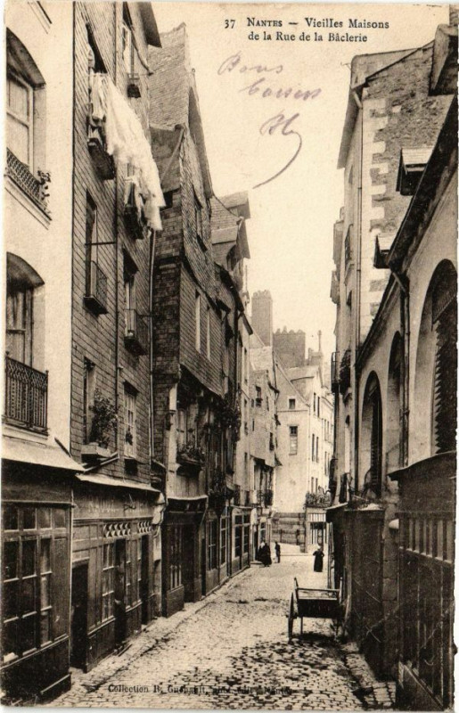 Carte postale ancienne Nantes - Vieilles Maisons de la Rue de la Bacherie à Nantes