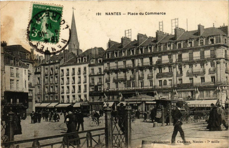 Carte postale ancienne Nantes - Place du Commerce à Nantes