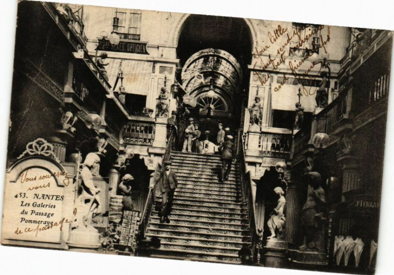 Carte postale ancienne Nantes - Les Galeries du Passage Pommeraye à Nantes