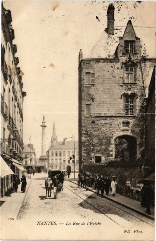 Carte postale ancienne Nantes - La Rue de l'Eveche à Nantes