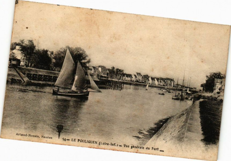 Carte postale ancienne Le Pouliguen - Vue générale du Port au Pouliguen