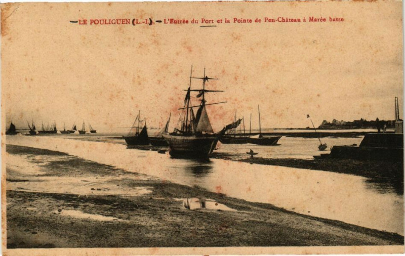 Carte postale ancienne Le Pouliguen - L'Entrée du Port et la Pointe de Pen-Chateau au Pouliguen