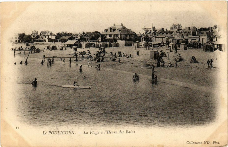 Carte postale ancienne Le Pouliguen - La Plage a l'Heure des Bains au Pouliguen
