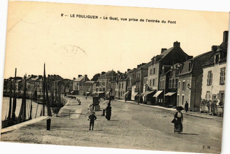 Carte postale ancienne Le Pouliguen - Le Quai vue prise de l'entrée du Pont au Pouliguen