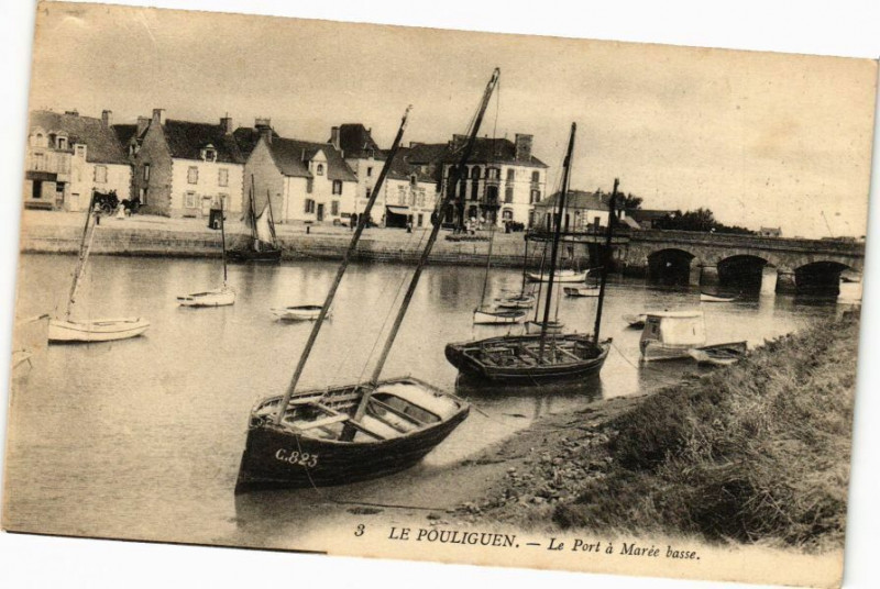 Carte postale ancienne Le Pouliguen - Le Port a Marée basse au Pouliguen
