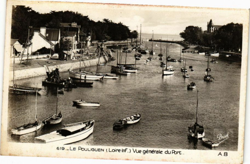 Carte postale ancienne Le Pouliguen - Vu générale du Port au Pouliguen