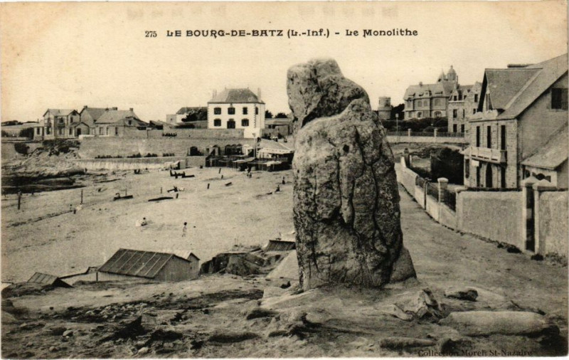 Carte postale ancienne Le Bourg-de-Batz - Le Monolithe