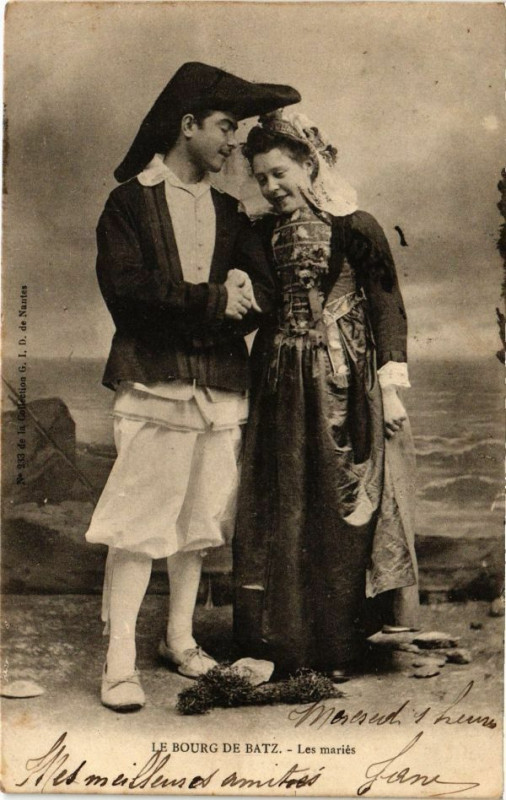 Carte postale ancienne Le Bourg-de-Batz - Les maries
