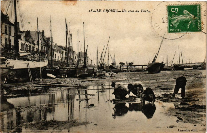 Carte postale ancienne Le Croisic - Un coin du Port au Croisic