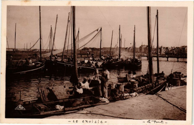 Carte postale ancienne Le Croisic - Dans le Port au Croisic