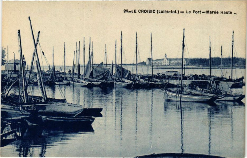 Carte postale ancienne Le Croisic - Le Port - Marée-Haute au Croisic